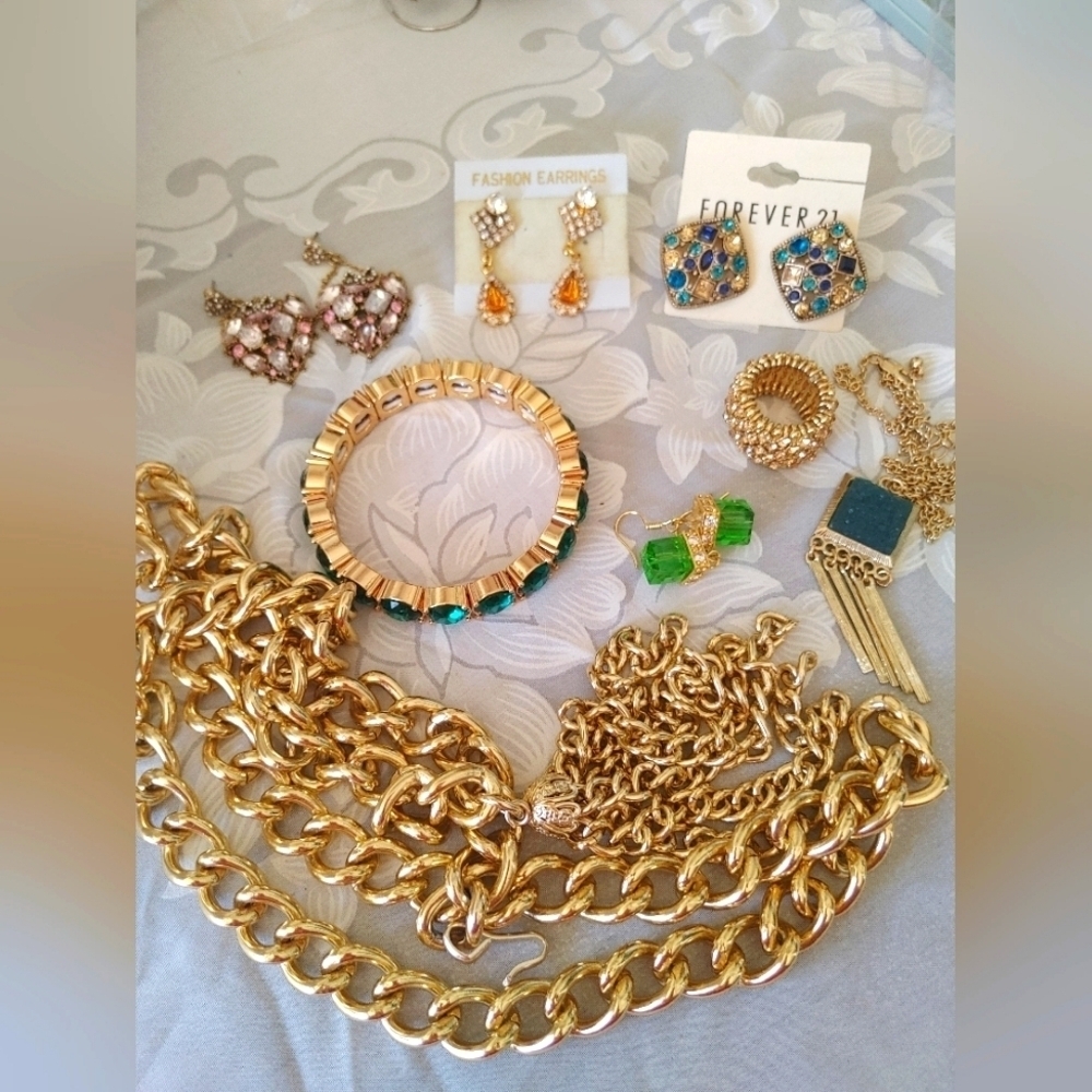 8 PC's Costume Jewelry Lot Gold Tone Rhinestones Glass Mix Materials